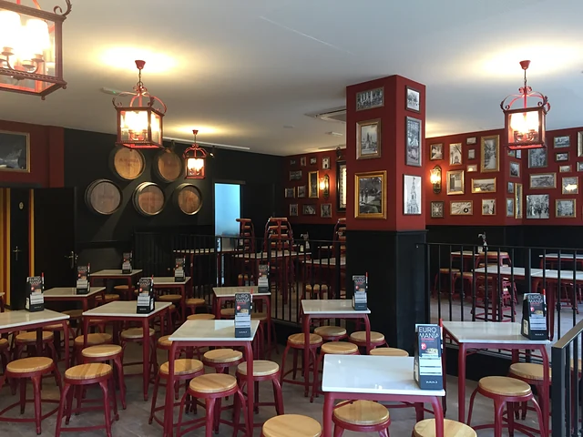 Local de restauración 100 Montaditos en Torrente, reforma de Grupo Remodela